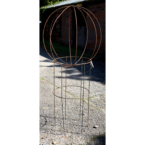 89 - A small weathered steel sweet pea garden frame with separate sphere top, sphere diam 65 cm, height o... 