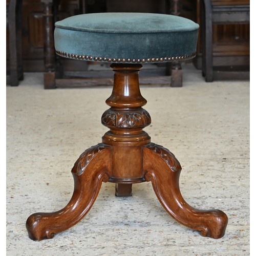 285 - An oak leather top box stool carved with 'Immaculata Gens' Welsh heraldic crest to front (unstained ... 