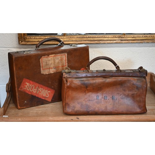 527 - An antique lead-weighted exercise skittle, 65 cm high, to/w a small vintage leather Gladstone bag an... 