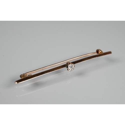 290 - A diamond-set bar brooch, the central claw set diamond approx 0.25 cts on rose gold bar brooch, 6cm ... 