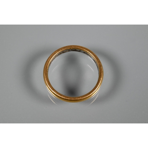 304 - A wedding band in 22ct yellow gold and platinum, N, approx 4.3g