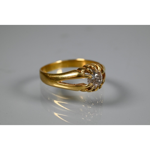 311 - A Victorian single stone diamond ring in yellow gold, the old European cut stone claw set in a gentl... 