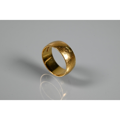 315 - An 18ct yellow gold wide D-shaped wedding band, approx 7mm wide, size O, 7.1g