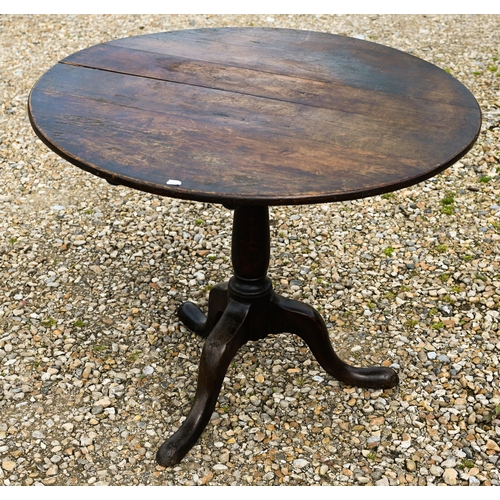 109 - A George III oak tilt top tripod table, 87 cm dia.