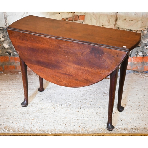 130 - A Georgian mahogany oval drop-leaf supper table raised on turned gatelegs, terminated by pad feet, 1... 