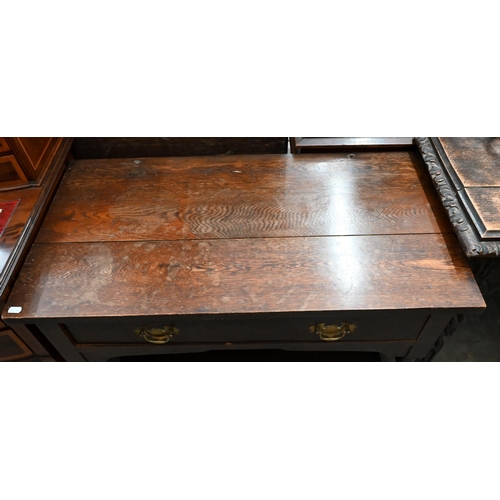 133 - A 19th century oak side table with single frieze drawer, turned supports and open undertier, 92 x 50... 