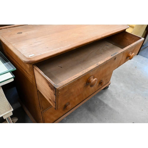 169 - A Georgian birch and pine chest of three long drawers with turned handles and bun feet, 100 x 50 x 8... 