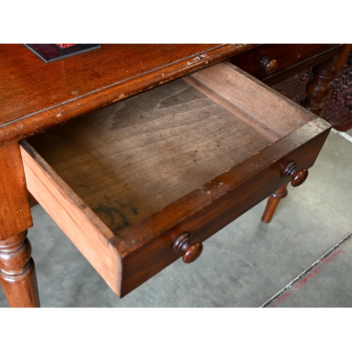 185 - A Victorian mahogany two drawer hall table on turned supports, 90 x 50 x 75 cm