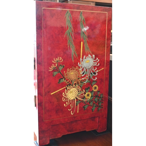 186 - A modern Chinese red lacquered side cabinet with gilt and polychrome floral decoration, 50 x 36 x 62... 