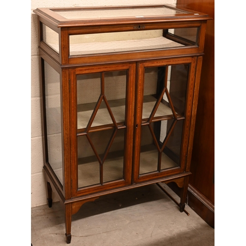 236 - An Edwardian inlaid walnut and glazed vitrine display cabinet on short tapering square supports, 76 ... 