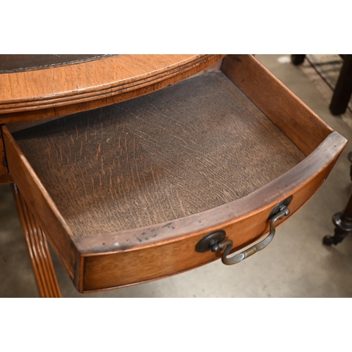 264 - A Regency style mahogany drum table with leather top and alternating drawers and dummy draewrs on tu... 