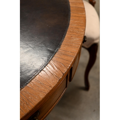 264 - A Regency style mahogany drum table with leather top and alternating drawers and dummy draewrs on tu... 