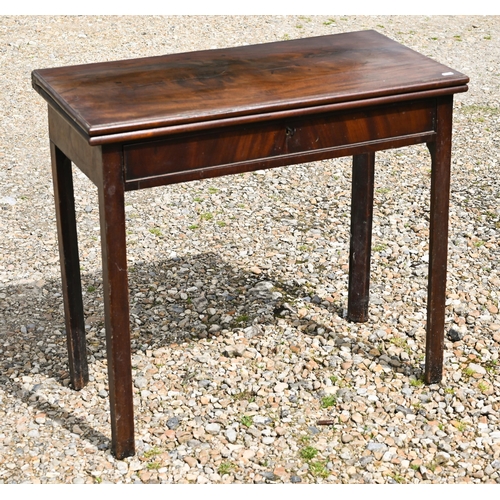 322 - A Georgian mahogany folding card table with baise lining and frieze drawer 80 cm x 40 cm x 72 cm h