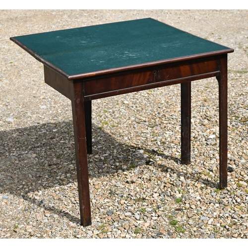 322 - A Georgian mahogany folding card table with baise lining and frieze drawer 80 cm x 40 cm x 72 cm h