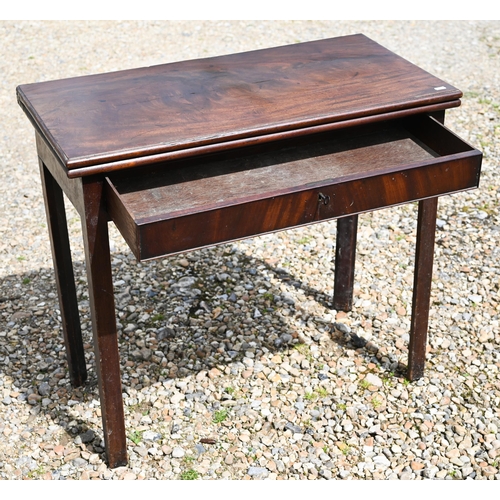 322 - A Georgian mahogany folding card table with baise lining and frieze drawer 80 cm x 40 cm x 72 cm h