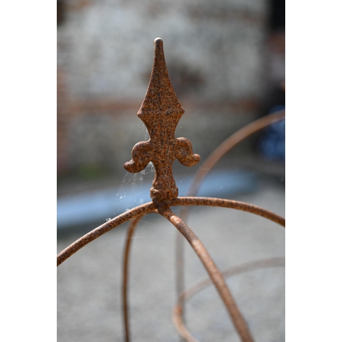 38 - A trio of small weathered steel arrowhead obelisks, approx 120 cm h x 38 dia (3)