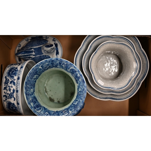 405 - A graduated set of three blue and white ceramic cache-pots to/w a jardiniere and a pie-dish and cove... 