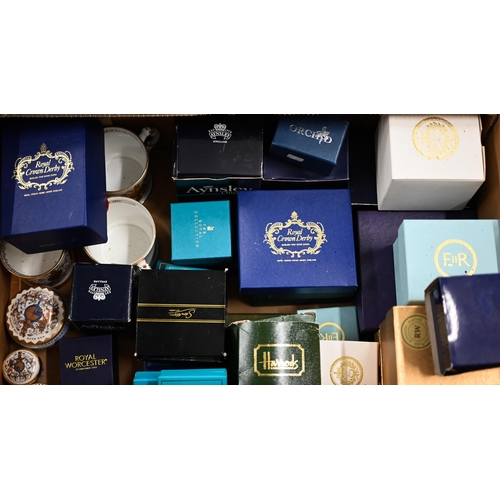 407 - A quantity of commemorative ceramics and enamels including Crown Derby, Royal Worcester, Halcyon Day... 