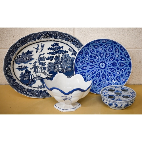 408 - Various blue and white ceramics including footbath, Willow Pattern dish, soup tureen etc (box) to/w ... 