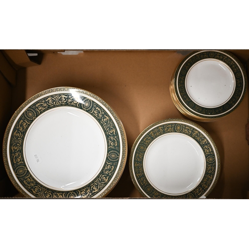 415 - An extensive Royal Doulton 'Vanborough' dinner/tea/coffee service for twelve (3 boxes)