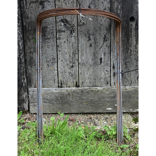 47 - Ten large weathered steel bowed garden plant supports/frames, approx 100 cm h x 60 cm w (10)