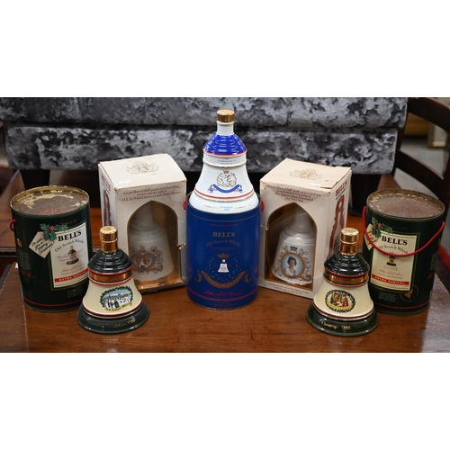 471 - Five boxed Wade 1980s commemorative Bells Whisky decanters (full)