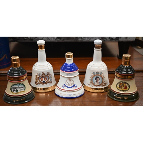 471 - Five boxed Wade 1980s commemorative Bells Whisky decanters (full)