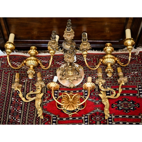 481 - An ornate vintage brass candelabrum lamp on onyx base, to/w a pair of heavy brass twin-branch wall-l... 