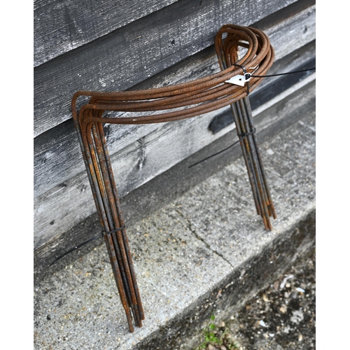 50 - Ten weathered steel bowed garden plant supports/frames, approx 50 cm h x 40 cm w (10)