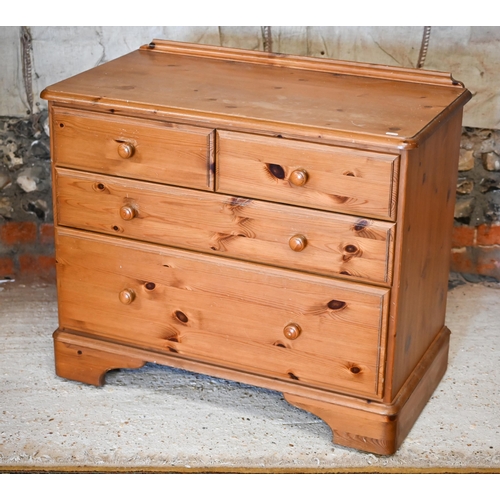 539 - A pine chest of 2 short over 2 long drawers 86 cm x 46 cm x 72 cm h