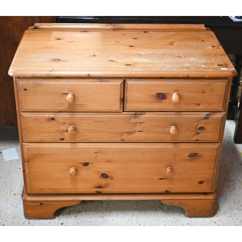 539 - A pine chest of 2 short over 2 long drawers 86 cm x 46 cm x 72 cm h