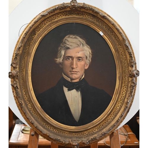 392 - A 19th century English school oval portrait of a gentleman, oil on canvas, 58 x 48 cm in giltwood fr... 