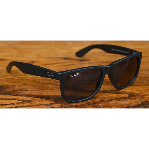 451 - A pair of Ray-Ban 'Justin' polarised sunglasses