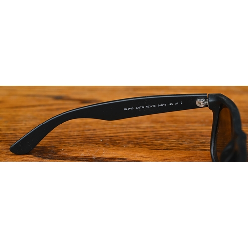 451 - A pair of Ray-Ban 'Justin' polarised sunglasses