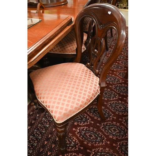 200A - A set of eight Victorian style mahogany dining chairs with lattice patterned seats (6 standard, 2 ca... 