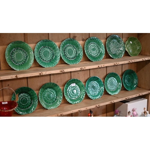 444 - Six Victorian Wedgwood green majolica plates impressed with sunflowers 22 cm approx to/w four simila... 