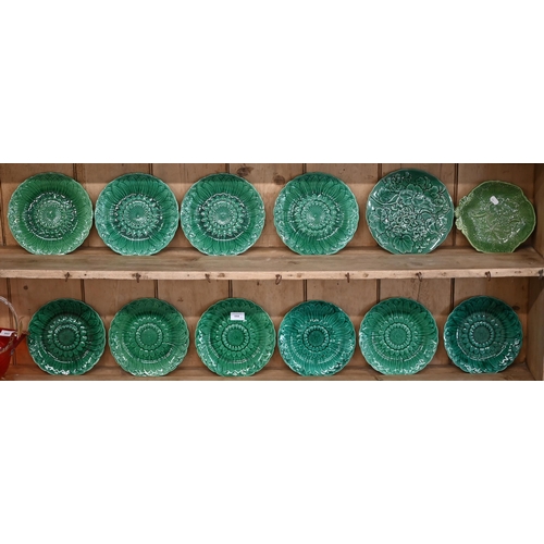 444 - Six Victorian Wedgwood green majolica plates impressed with sunflowers 22 cm approx to/w four simila... 