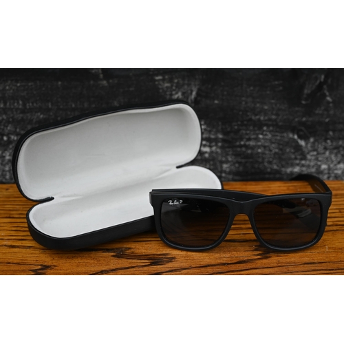 451 - A pair of Ray-Ban 'Justin' polarised sunglasses