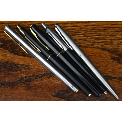 452 - Four Parker fountain pens to/w six Parker ballpoint/rollerball pens; lot also includes two Papermate... 