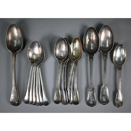 10 - A cased set of six silver coffee spoons with bean finials, to/w an extensive set of Elkington plated... 