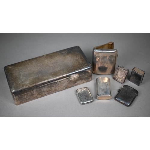 118 - A heavy quality silver cigarette box with gilt lining, Goldsmiths & Silversmiths Co. Ltd., Londo... 