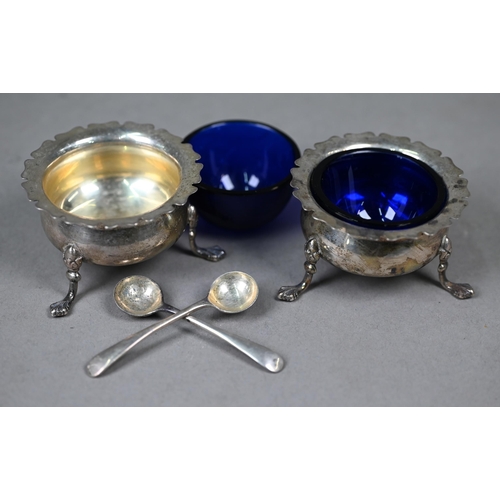 119 - A set of four Victorian silver salts with beaded rims and claw feet, Richards & Brown, London 18... 