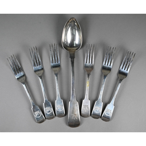 123 - A George IV silver fiddle pattern stuffing spoon, William Bateman I, London 1822, to/w a set of six ... 