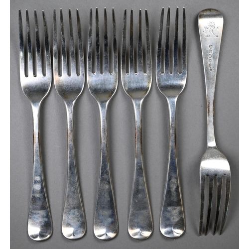 125 - A set of six George III Old English pattern table forks, Solomon Hougham, London 1815, to/w a pair o... 