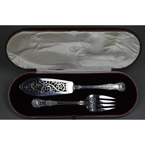 137 - A cased pair of King's pattern silver fish servers, Goldsmiths' and Silversmiths' Co.Ltd., London 19... 