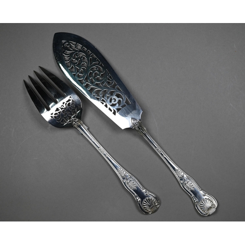 137 - A cased pair of King's pattern silver fish servers, Goldsmiths' and Silversmiths' Co.Ltd., London 19... 