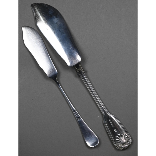 140 - A pair of George IV silver proto-King's pattern sauce ladles, (maker's marks rubbed) London 1829, to... 