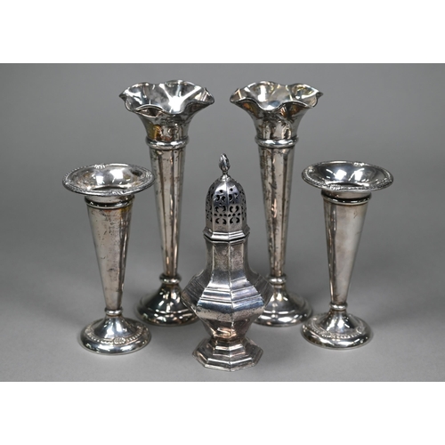 168 - An octagonal baluster silver sugar caster, Birmingham 1929, 3.7oz, to/w two pairs of silver vase-flu... 