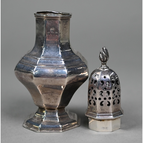 168 - An octagonal baluster silver sugar caster, Birmingham 1929, 3.7oz, to/w two pairs of silver vase-flu... 