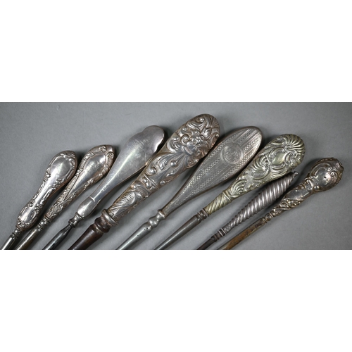 18 - A large pair of Edwardian silver vase-flutes with embossed and chased decoration and weighted bases,... 